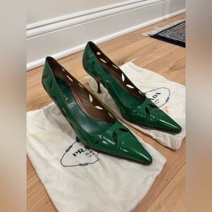 Prada Cutout Pumps in kelly green leather size EU 40